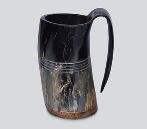 Vase à boire authentique en corne de bœuf naturelle avec étui de transport en cuir noir de qualité supérieure et bandoulière réglable décorative - Product Image 4