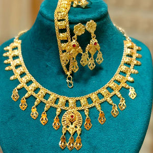 24K chapado en oro Dubai Vintage joyería de moda collar conjunto pendientes brazaletes peines broches clásico perla flor para - Product Image 1