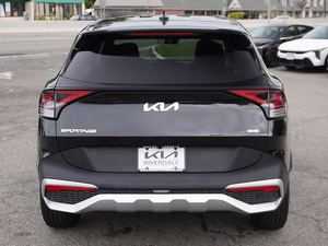 Incroyable Kia Sportage hybride LX AWD 2023 noir avec roues en alliage Sièges en cuir Système de navigation Démarrage à distance Toit ouvrant - Product Image 4