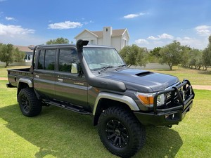 Toyota Land Cruiser 79 BA Diesel Pickup 4.5L à transmission manuelle, double cabine, intérieur clair, d'occasion, à vendre - Product Image 2