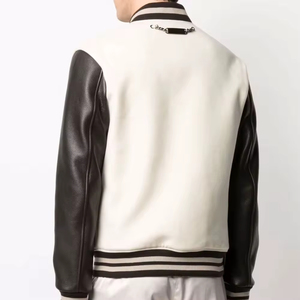 Chaqueta Varsity moderna para hombre con acabado liso, botones a presión y dobladillo acanalado que le da una estética fresca y deportiva - Product Image 4