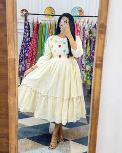 Robe une pièce en coton à imprimé floral pour femmes de créateur Robe de soirée de mariage en soie à manches fantaisie Style Salwar pour adultes Indiens - Product Image 2