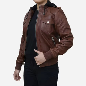 Un equilibrio perfecto de Diseño atrevido y calidad duradera en esta chaqueta de cuero genuino para mujer lista para el día a día para mujer - Product Image 3