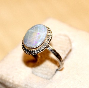 2024 piedra lunar de alta calidad 925 anillo de piedras preciosas de plata fiesta personalizada tecnología de Canal Clásico OEM gran oferta moda femenina - Product Image 3