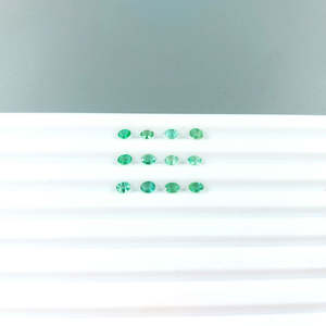 Émeraudes naturelles zambiennes calibrées ovales 3x4mm, pierres précieuses naturelles facettées pour la création de bijoux, prêtes à l'emploi - Product Image 4