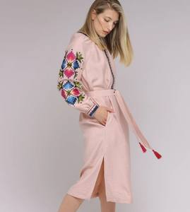 Robes ukrainiennes brodées pour femmes, manches bouffantes longues, col en V, longueur mollet, fente latérale - Product Image 3