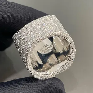 Bague en argent sterling massif plaqué 925 Bague en diamant Moissanite entièrement glacée pour bijoux de mode pour hommes - Product Image 4