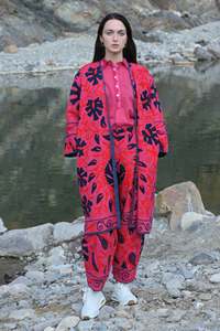 Chaqueta de Mujer de Terciopelo Bordada con Diseño Suzani Tradicional 2024, Patrón Floral, Acolchada, Técnica de Impresión en Algodón, para Otoño, Primavera e Invierno - Product Image 3