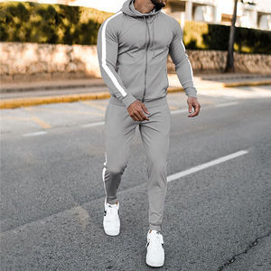 Conjunto Deportivo de Invierno de 2 Piezas para Hombre con Logotipo Personalizado, Transpirable, de Secado Rápido, Sudadera con Capucha y Pantalones Cortos con Bolsillos - Product Image 4