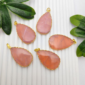Rosa ópalo rebanada pera forma piedra preciosa oro electrochapado encanto colgante joyería - Product Image 3
