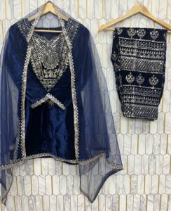 Traje de Pantalón con Bordado de Lentejuelas de Terciopelo Elegante y de Diseño para Esta Temporada con Dupatta - Product Image 3