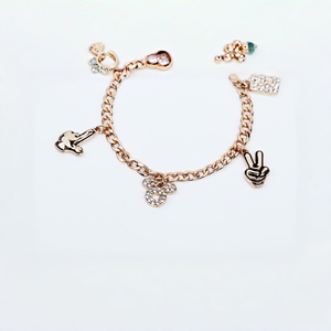 Pulsera de dijes chapada en oro al por mayor con letra E, dijes de Mickey Mouse y conejo, joyería de moda con diamantes de imitación para mujer - Product Image 4