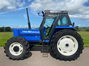 อุปกรณ์อุตสาหกรรมมือสอง | รถไถนา New Holland 110-90 DT พร้อมรถไถนาขับเคลื่อน 4 ล้อแบบเดียวกัน มีขาย - Product Image 4