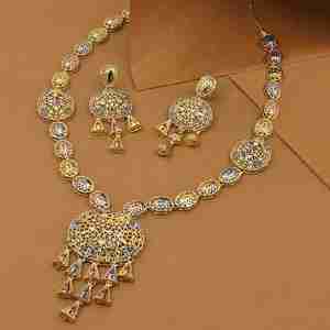 Juego de Collares de Cadena de Latón Chapado en 3 Tonos al por Mayor, Juego de Joyería de Moda para Mujer con Collar y Aretes Tricolor - Product Image 1