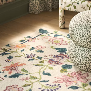 Tapis en laine Hattie tufté à la main avec motif floral, parfait pour la chambre ou le salon, confortable et élégant. - Product Image 1
