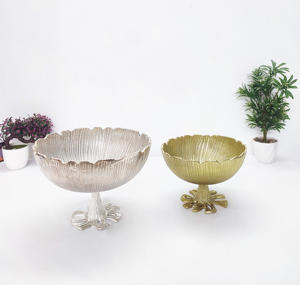 Bol à fruits sur piédestal polonais brillant avec bordure décorative en laiton et poignées Bol de service en métal sur piédestal de qualité supérieure Bol à fruits - Product Image 3