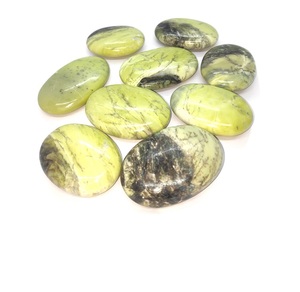 Maravillosa calidad en ágata Soha Serpentina natural Cristal pulido Palmstones Reiki, Chakra y Cristal de meditación a la venta - Product Image 5