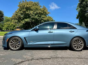 2023 C a D I L L a C C T 4-V SUV Híbrido Eléctrico Automático de 4 Cilindros de Aspiración Natural con Tracción AWD y Aleación Ligera de Aluminio - Product Image 5