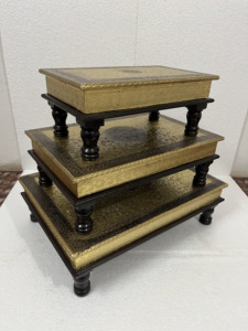 Juego de 3 chowkis/bajots de madera hechos a mano con latón puro y madera natural para regalo, boda, decoración del hogar con estilo antiguo. - Product Image 2