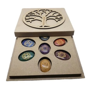 Cristaux naturels de meilleure qualité Pierres de guérison Sept Chakras Gravé Reiki set avec boîte en bois Vente en gros Chakra Reiki Sets - Product Image 4