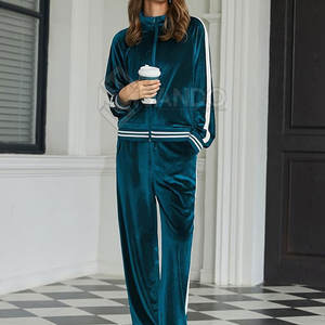 Chándal de terciopelo personalizado de fabricante de Pakistán para mujer de talla grande MOQ bajo para invierno - Product Image 4