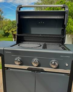 Parrilla de Gas Caprice Select 3 LX Plus con Carro, Acero Inoxidable, Encendido Electrónico, Dispositivo de Seguridad de Llama, Control por Perilla - Product Image 2