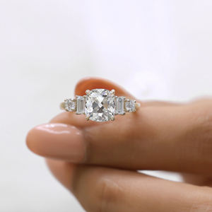 2 Carat Carré Coussin Taille Moissanite Diamant Bague de Fiançailles Cinq Pierres Art Déco Style Proposition Cadeau pour les Femmes Certificat GRA - Product Image 1