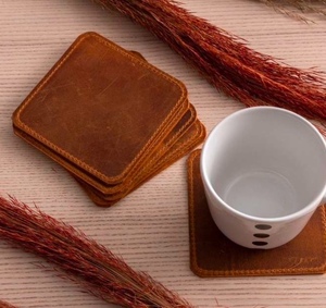 Sous-verres en cuir pour boissons Lot de six avec support pour la protection de la table Décoration de maison luxueuse faite à la main et cadeau de pendaison de crémaillère - Product Image 4