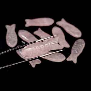 Cuentas de Piedras Preciosas Talladas en Forma de Pez de Cuarzo Rosa de 10X30 MM, Cristal Curativo para la Fabricación de Joyas - Product Image 3