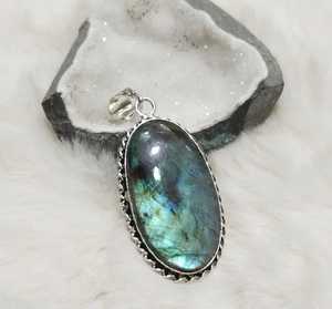 Venta al por mayor a granel joyería de moda Natural llamativo labradorita piedra preciosa colgante collar plateado hecho a mano cristal curativo - Product Image 1