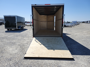 Remolque de carga cerrado Cross 7x16 con eje tándem, remolque utilitario con altura interior de 84 pulgadas, puerta de rampa con forma de V, remolque para transporte de carga en venta - Product Image 5