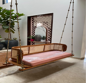 Jhula ยืนไม้สีเข้มแกะสลักอย่างประณีตสไตล์ราชวงศ์ดั้งเดิมที่งดงามมีจำหน่ายในราคาขายส่ง - Product Image 3