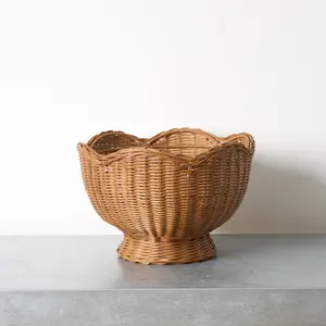 Cesta de Frutas Vintage de Ratán con Pedestal, Cesta de Frutas de Ratán Tejida con Borde Festoneado, Tazón de Mimbre para Verduras, Almacenamiento de Cocina - Product Image 1