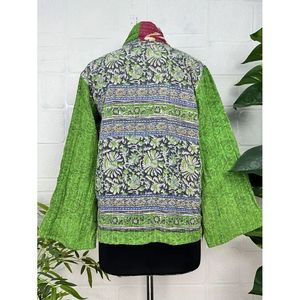Chaqueta Kantha Vintage Cosida a Mano, Diseño Único, Estilo Boho Chic, Reversible, Corta, con Decoración de Parches para Primavera - Product Image 3