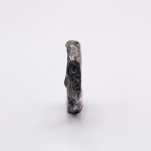 Bague de mariage en argent sterling 925 faite à la main avec pierres précieuses, design vintage texturé sculpté à la cire, aspect organique unisexe robuste - Product Image 3