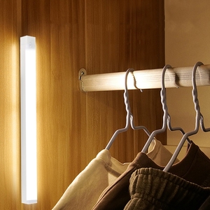 Éclairage LED rechargeable pour armoire 10cm/20cm/30cm/50cm, veilleuse sans fil à détecteur de mouvement, <span class=keywords><strong>design</strong></span> moderne, lumière pour armoire de <span class=keywords><strong>cuisine</strong></span> - Product Image 5