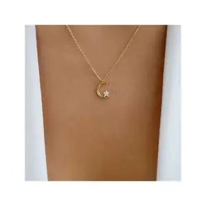 Vente en gros de luxe en argent sterling 925 avec pendentif étoile de lune en zircon cubique blanc disponible en forme de pendentif