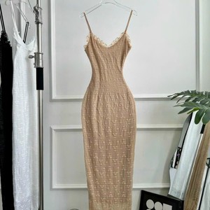 ชุดเดรสยาวผู้หญิง ทรงเซ็กซี่ ราคาแข่งขัน ผ้าลูกไม้ ODM ซักได้ บรรจุภัณฑ์สั่งทำพิเศษ จากผู้ผลิตเวียดนาม - Product Image 2