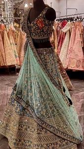 Vêtements de travail d'été pour adultes élégants paillettes de broderie en soie Chinon avec rembourrage Cancan et toile Patta - Product Image 2