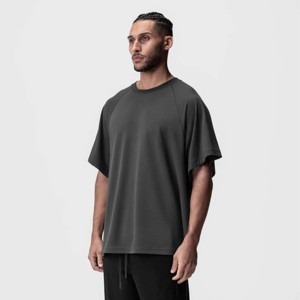Camiseta elegante de manga raglán para hombre con tela suave para uso activo e informal - Product Image 1