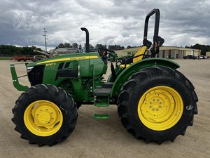 2024 johnn Deere 5067E รถแทรกเตอร์ขนาดเล็กล้อ4WD 160HP ได้รับการจัดอันดับไดรฟ์ประเภท4x4สำหรับใช้ในฟาร์ม - Product Image 3