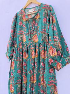 Robe mi-longue en coton à imprimé de blocs floraux: cadeau de fermeture de robe Bohème Kyra pour vos proches robe de femme faite à la main - Product Image 5