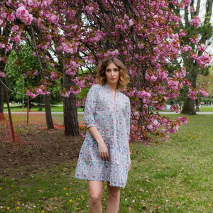 Robe Ambiente imprimée à la main, coton bohème, décontractée, occasionnelle, coton pur, fabrication artisanale, mode éthique, floral, gris rose - Product Image 1