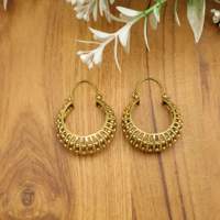 Boucles d'oreilles créoles antiques en laiton doré cerceaux Bali complexes boucles d'oreilles tribales bohèmes, créoles ethniques bijoux indiens faits à la main