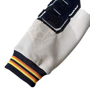 เสื้อแจ็คเก็ตเบสบอลวาร์ซิตี้แขนยาวสำหรับผู้ชาย ดีไซน์ใหม่ล่าสุด ปักลายปะติด ปิดด้านหน้า สีตัดกัน ราคาขายส่ง - Product Image 4