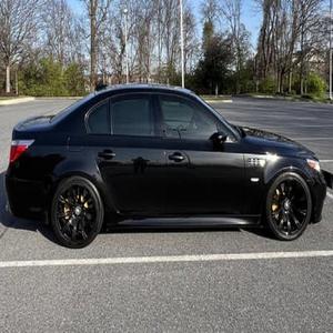 BMW M5 d'occasion 2006, conduite à gauche/droite - Product Image 1