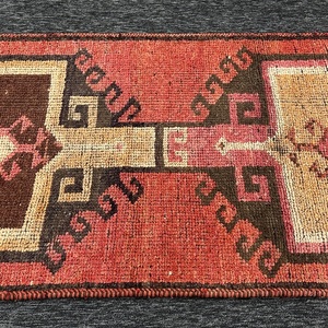 Vintage Turkish Herki Small Rug 3.2x9.8 ft, <b>Red</b> Geometric Rug <b>Wool</b> - Product Image 5