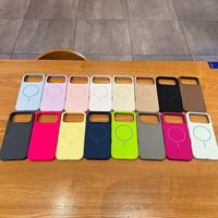Coque de téléphone portable antichoc en silicone liquide magnétique de luxe pour iPhone 17 Pro Max avec dos souple et support de téléphone inclus