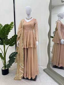 Designer Bollywood Tabby Organza Peplum Sharara Suit avec Dupatta Indian Pakistanais Eid Wedding Wear FASHIONHARBOUR Exclusive - Product Image 2