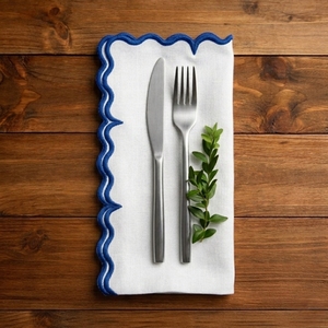 Servilleta de tela de algodón suave azul real con borde festoneado para eventos de restauración - Product Image 5